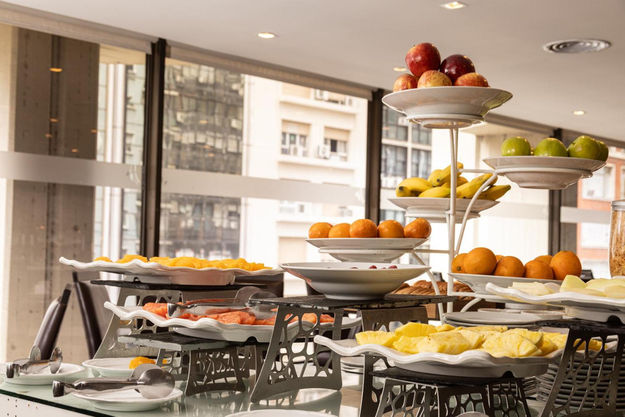 Libertador Hotel Μπουένος Άιρες Εξωτερικό φωτογραφία A buffet of fruit
